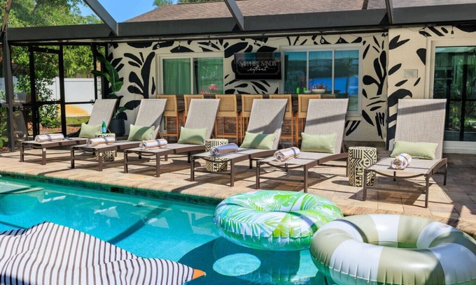 Largo House | Trampoline * Heated Pool * Spa