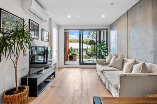 Point Chevalier Apartment | Tranquil 2 Bd Apt with AC, WIFI, & 10min from CBD