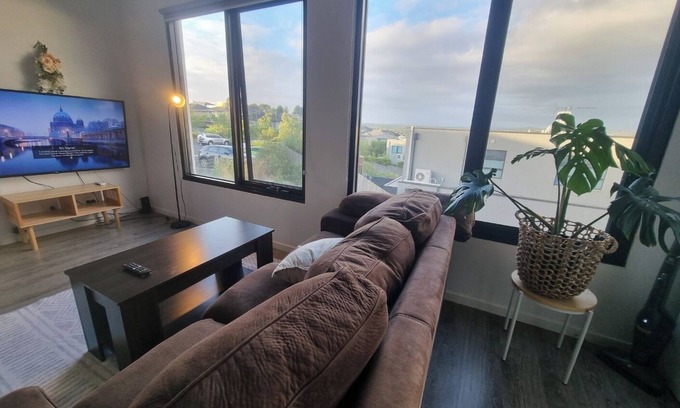 Doncaster East Apartment | Tranquil 2-bedroom apartment in Doncaster East with AC, WiFi