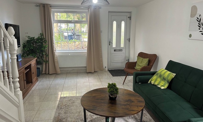 Hendon House | Tranquil 3 Bed Garden House, Hendon NW4