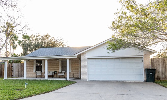 Harlingen House | Tranquil 3BR, 2BA Oasis Near Downtown – Your Perfect Home Away From Home