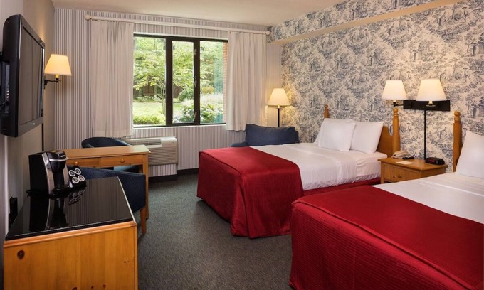 Williamsburg Hotel | Tranquil Escape! Pool w/Water Slides, Tennis Court, Near Merchants Square