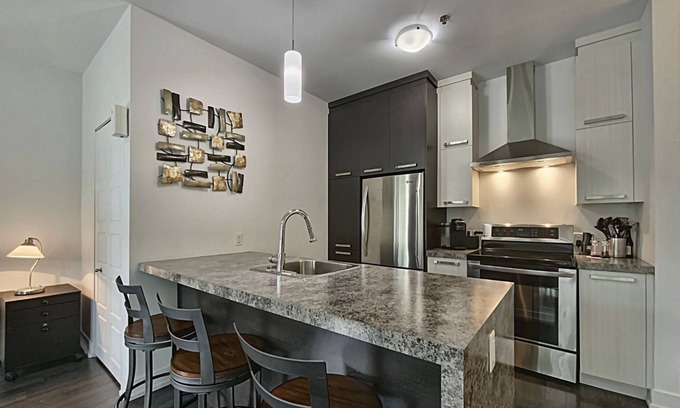 Tetreaultville Condo | Tranquil Haven: Fully-Furnished 3½ Condo with All-Inclusive Comforts