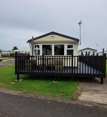 Crowle House | Tranquil Lodge Retreat in Scunthorpe Countryside