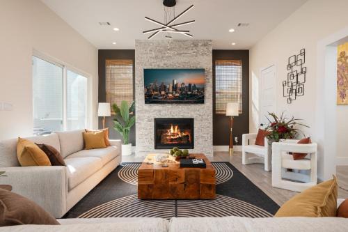 Washington Ave./ Memorial Park House | Tranquil Luxury in Central Houston w Rooftop & Balcony
