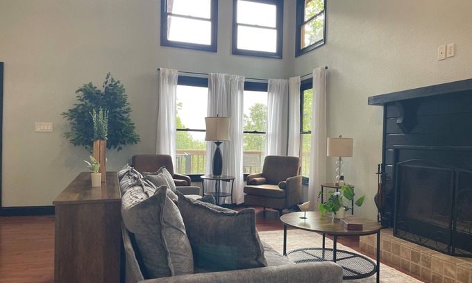 Ranger Cabin | Tranquil Mountain Lodge Escape Near Carters Lake
