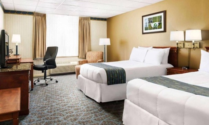 Cheat Lake Apartment | Tranquil Oasis: Lakeview Golf Resort Studio w Pool