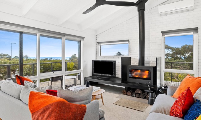Surf Coast House | Tranquil On Fourth I Ocean Views I Second Living