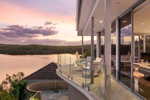 Caringbah South House | Tranquil Retreat at Caringbah South - Waterfront Ensuite King Room with Spectacular Views