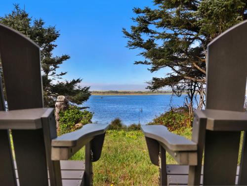 Cape Meares House | Tranquil Tides- Cape Meares Lakefront Beach Home