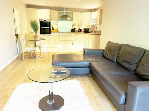 Rushmoor District Apartment | Travaal.©om - 2 Bed Serviced Apartment Farnborough