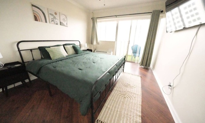 North Capitol Apartment | Travel Professionals. Parking Included. Pet friendly. Downtown!