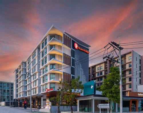 Phuket Hotel | Travelodge Phuket Town