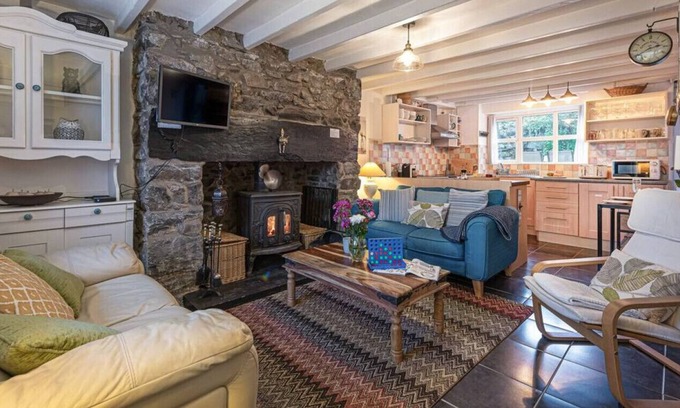 Trawsfynydd Cottage | Trawsfynnydd cottage with walks from the door