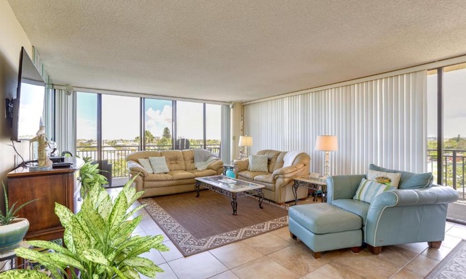 Sunset Beach Apartment | Treasure Island Resort Condo with Beach Access!