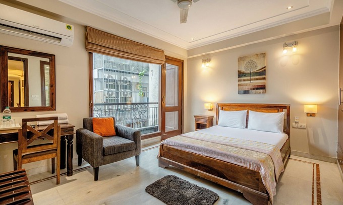 Saket Bed & Breakfast | Tree of Life bed and breakfast