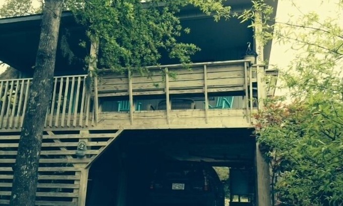 Colington Harbour Cottage | Treehouse OBX. Cozy cottage in family/pet-friendly neighborhood. Close to sound.