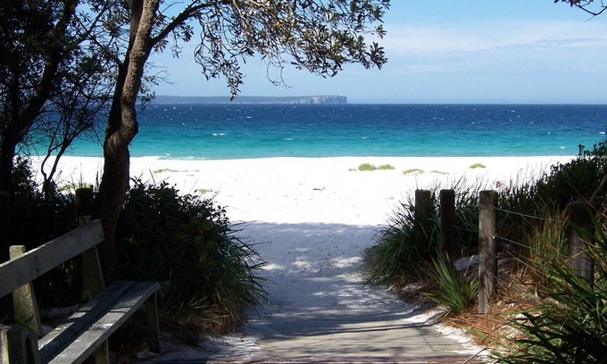 Vincentia House | Treehouse, Vincentia - 5 min walk to the beach