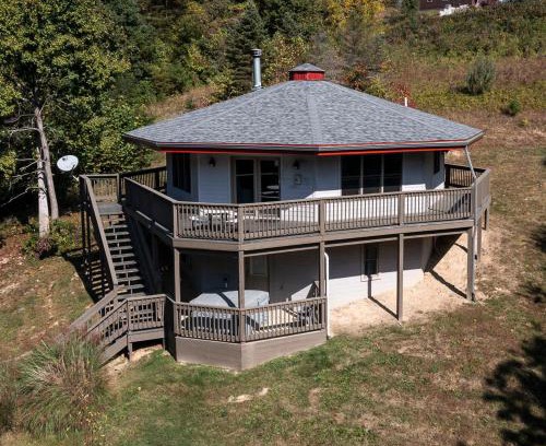 Logan House | Treetop - by The Chalets