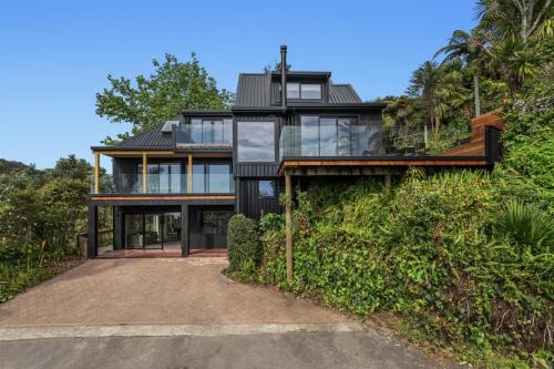 Ohope House | Treetop Hideaway - Ohope Holiday home