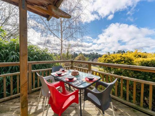 Taupo House | Treetop Hideaway - Taupo Holiday Home
