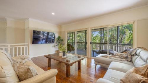Wooloweyah House | Treetop Retreat