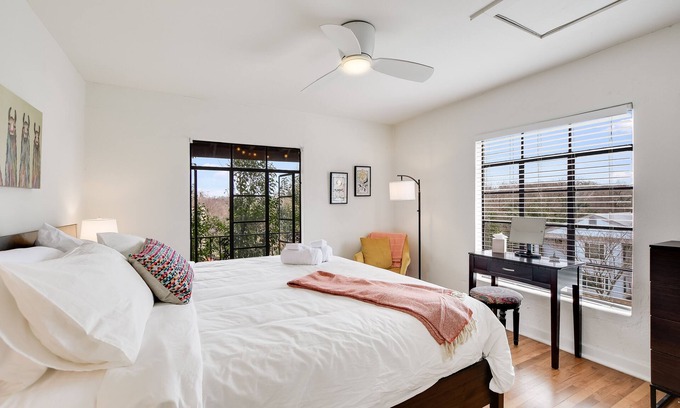 Cherrywood House | Treetop views in 2-bedroom historic duplex