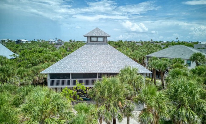 Safety Harbor Club House | Treetops: Bright Island Home with Golf Cart & Amenities