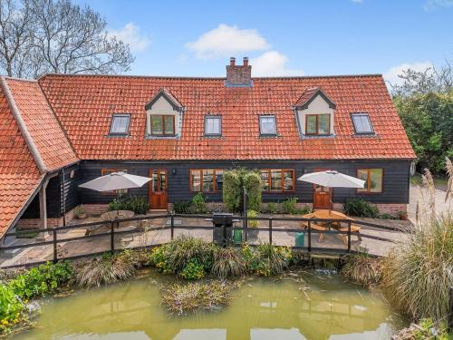 Bungay House | Treetops - Uk49523
