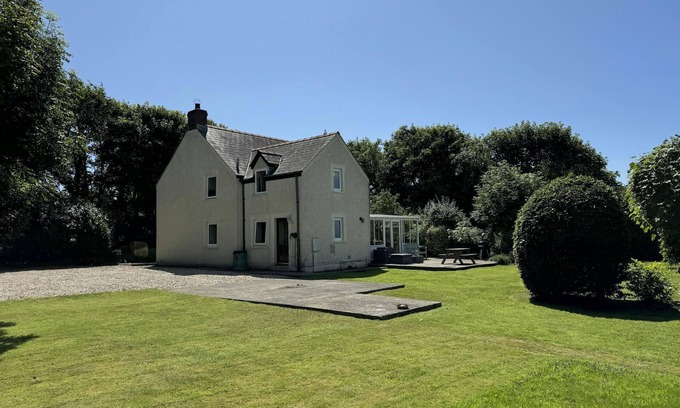 Whitchurch Cottage | Tremaes, Solva - Four Bedroom Cottage, Sleeps 8