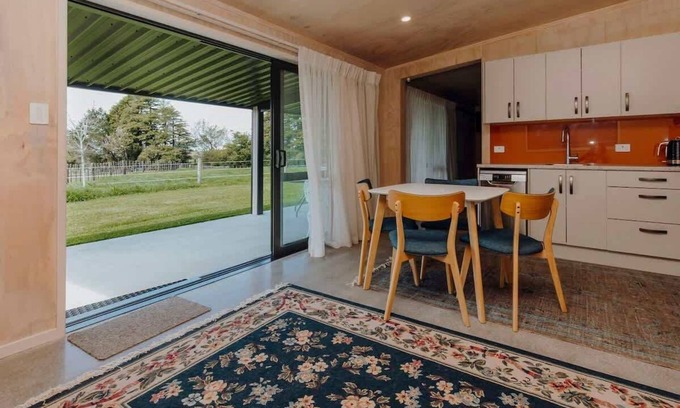 Rewa House | Tremorne Stay: Peaceful Couples Retreat