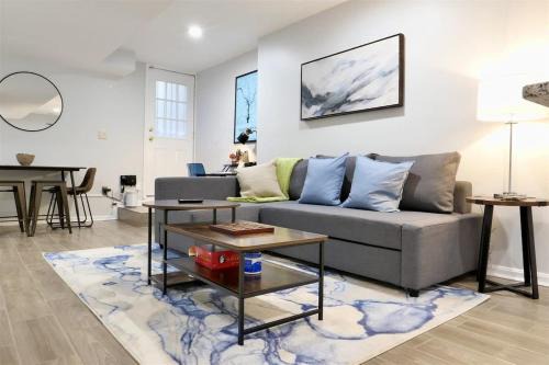 Bloomingdale Apartment | Trendy Apt in Bloomingdale - Parking