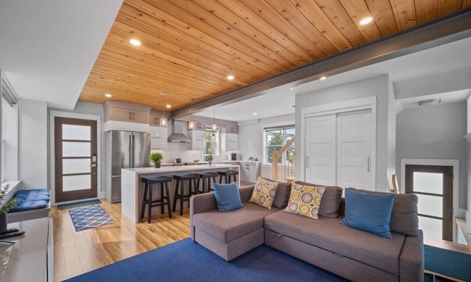 Kitchener House | Trendy & Chic | Designed with Love near Downtown