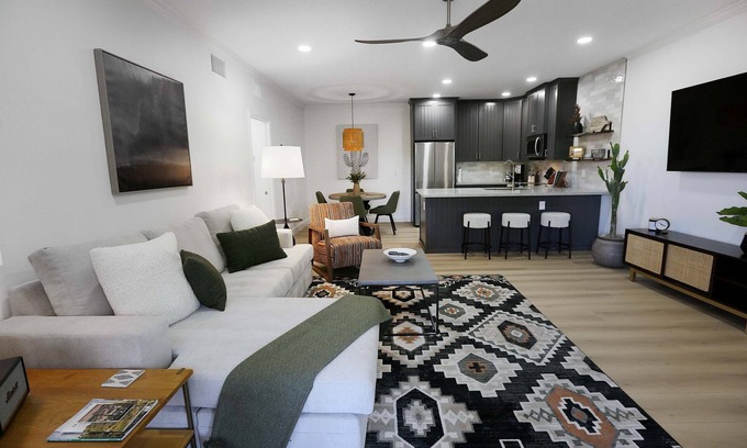 Paradise Valley Village Condo | Trendy & Oh-So Contemporary