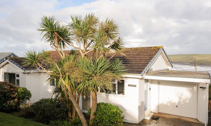 Trebetherick Cottage | TREVEGA, pet friendly, with a garden in Polzeath