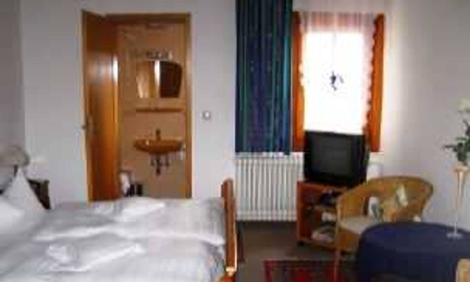 Laudenbach Cottage | Triple Room No. 26 - Goldner Engel, Restaurant - Hotel - Butcher