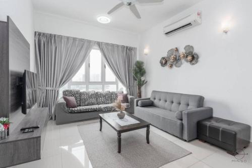 Central District Apartment | [Tropez Country Garden] #Sea View #Level 22 #6 Pax