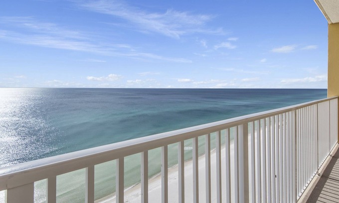 West Panama City Beach Condo | Tropic Winds Condo Beachfront 2BR,2BA,Remodeled in 2024. Beach chair ser til oct