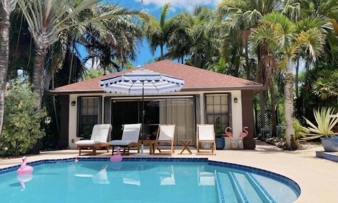 Palm Beach Country Estates House | Tropical Getaway in your own private Guest House w/pool - 10 min from the beach!