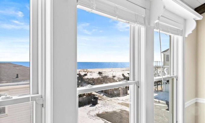 Surf City House | Tropical Paradise 1 Off Beach!