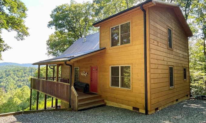 Lansing House | Trout Lily Cabin - Lansing, NC