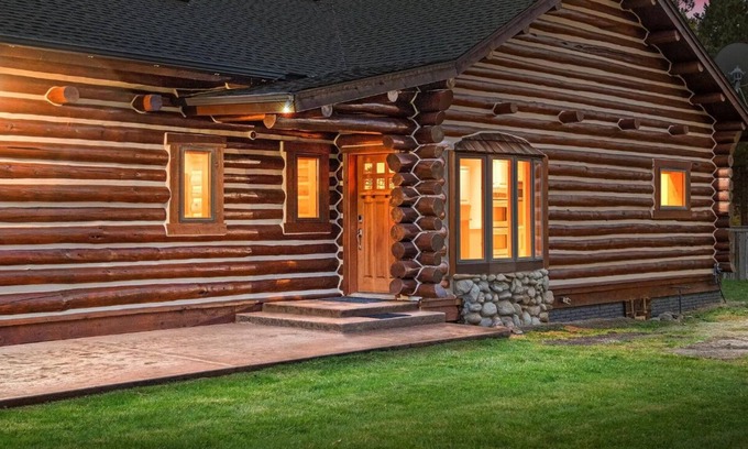 Victor Cabin | Tucked up against the base of Bitterroot Mountains on the valley's west side.