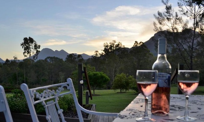 Rathdowney Bed & Breakfast | Tuckeroo Cottages & Gardens - Blue Wren & Kookaburra