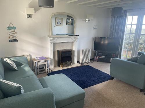 Hayle House | Tudor Cottage Hayle - a Family & Dog Favourite