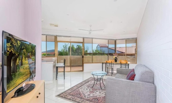 Greenway Apartment | Tuggeranong Short Stay #08C - Sleeps 6