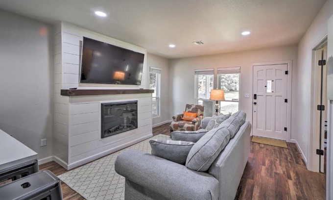 Florence Park House | Tulsa Bungalow with Fireplace Less Than 4 Mi to Dtwn!