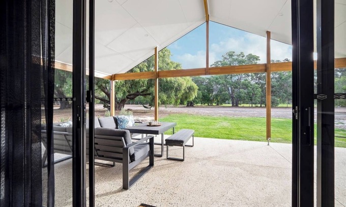 Margaret River House | Turf and Surf Luxe Retreat Backing onto Golf Course