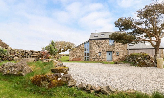 St Ives House | TURNSTONES, family friendly, with open fire in St Ives
