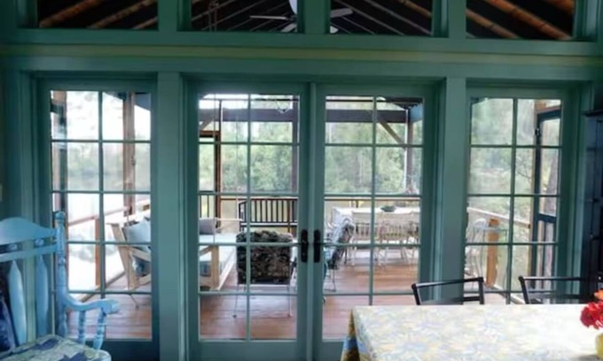Apalachicola Cabin | Turtle Pond cabin in Apalachicola with WiFi, Pet Friendly, Couples Retreat