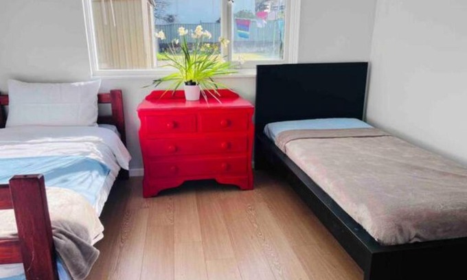 Karabar House | Twin Room -2single beds in share house in Queanbeyan & Canberra